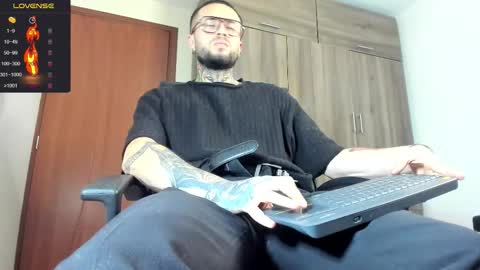 Snapshot of master_steven_01 chatting on 12-20-25, 12:18 steven online show from 12-20-25, 12:18