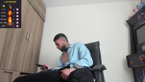 Snapshot of master_steven_01 chatting on 02-12-26, 04:24 steven online show from 02-12-26, 04:24