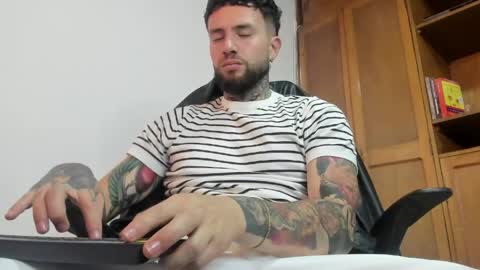 Snapshot of master_steven_01 chatting on 04-01-26, 09:34 steven online show from 04-01-26, 09:34
