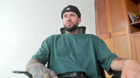 Snapshot of master_steven_01 chatting on 05-06-26, 03:50 steven online show from 05-06-26, 03:50
