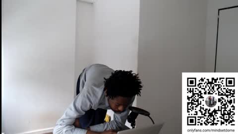 Snapshot of masterdomfuck chatting on 12-15-25, 01:04 Masterdomfuck online show from 12-15-25, 01:04