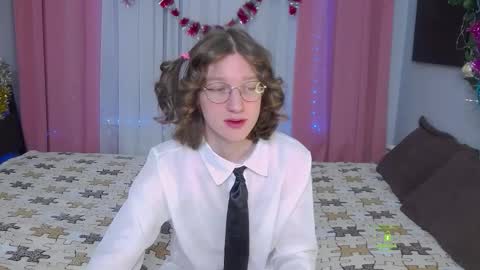 Snapshot of masuzy chatting on 12-20-25, 11:17 Masuzy online show from 12-20-25, 11:17