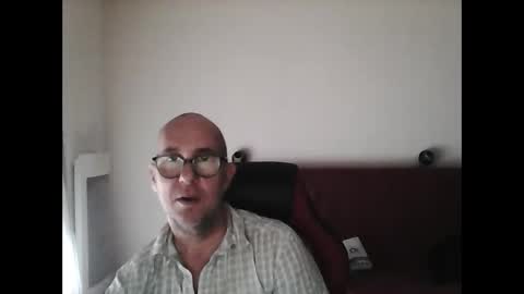 Snapshot of mat11efou chatting on 05-15-26, 08:43 mat11efou online show from 05-15-26, 08:43