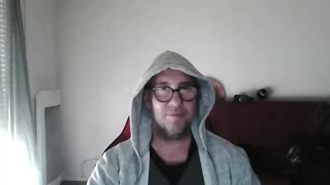 Snapshot of mat11efou chatting on 05-17-26, 11:28 mat11efou online show from 05-17-26, 11:28