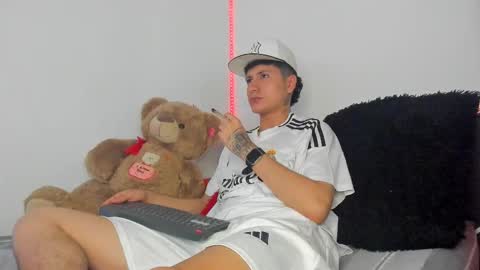 Snapshot of mateo_escobar chatting on 10-18-25, 04:37 mateo_escobar online show from 10-18-25, 04:37