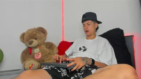 Snapshot of mateo_escobar chatting on 10-25-25, 08:22 mateo_escobar online show from 10-25-25, 08:22