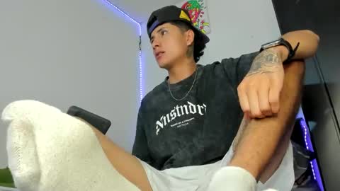 mateo_escobar online show from 11-24-25, 04:01