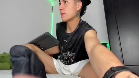 mateo_escobar online show from 12-17-25, 06:03