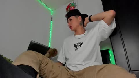 mateo_escobar online show from 12-19-25, 01:01