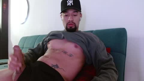 STRURIBE ON INSTAGRAM online show from 04-01-26, 11:00