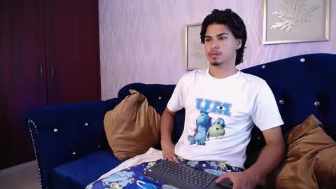 Snapshot of mathewadams chatting on 12-17-25, 06:36 Mathew online show from 12-17-25, 06:36