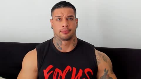 Snapshot of mathews_roses chatting on 09-23-25, 02:09 Marck Mathews online show from 09-23-25, 02:09