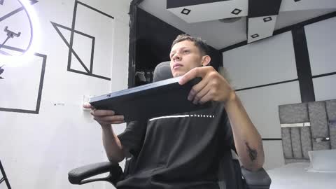 Snapshot of mathewsanz_ chatting on 04-04-26, 12:24 MathewSanz online show from 04-04-26, 12:24