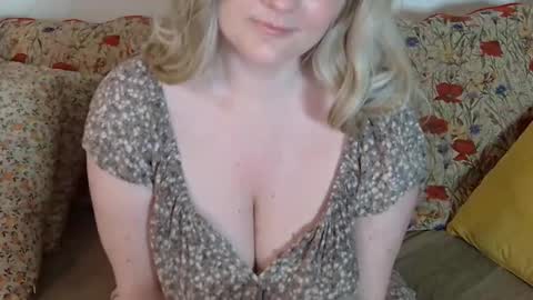 Snapshot of mathilde_solveig chatting on 02-09-25, 01:55 mathilde_solveig online show from 02-09-25, 01:55