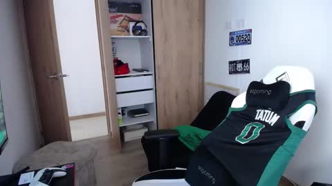 matias online show from 11-09-25, 03:32