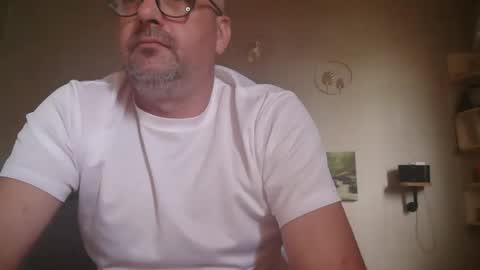 Snapshot of matrike1 chatting on 05-03-26, 09:15 matrike1 online show from 05-03-26, 09:15