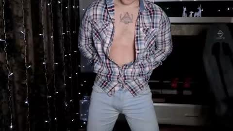 Snapshot of matt_aniston chatting on 12-26-24, 06:01 Matt online show from 12-26-24, 06:01