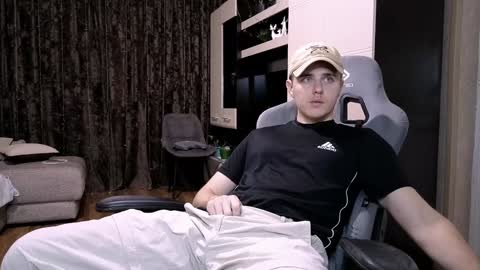 Snapshot of matt_aniston chatting on 02-07-25, 06:14 Matt online show from 02-07-25, 06:14