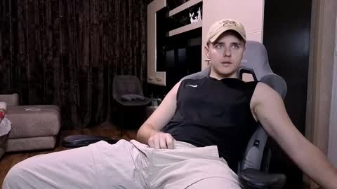 Snapshot of matt_aniston chatting on 02-11-25, 06:51 Matt online show from 02-11-25, 06:51