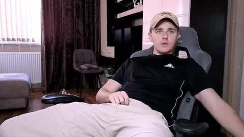 Snapshot of matt_aniston chatting on 02-12-25, 09:31 Matt online show from 02-12-25, 09:31