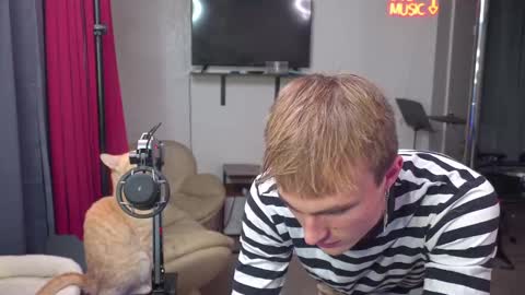 Snapshot of mattcashxxx chatting on 12-08-24, 02:07 Matt Cash online show from 12-08-24, 02:07