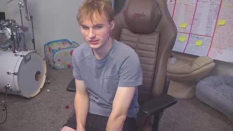 Snapshot of mattcashxxx chatting on 09-27-25, 01:10 Matt Cash online show from 09-27-25, 01:10