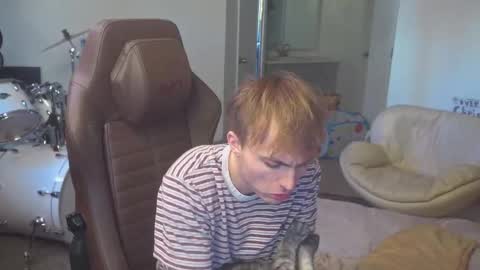 Snapshot of mattcashxxx chatting on 10-05-25, 04:05 Matt Cash online show from 10-05-25, 04:05