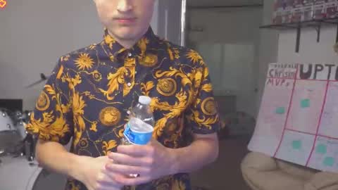 Snapshot of mattcashxxx chatting on 10-10-25, 01:04 Matt Cash online show from 10-10-25, 01:04