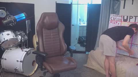 Snapshot of mattcashxxx chatting on 10-20-25, 01:06 Matt Cash online show from 10-20-25, 01:06