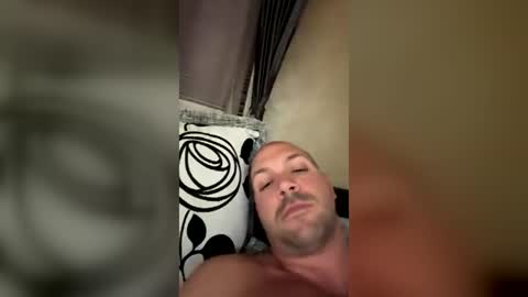 Snapshot of matteolucca chatting on 07-19-26, 11:30 matteolucca online show from 07-19-26, 11:30