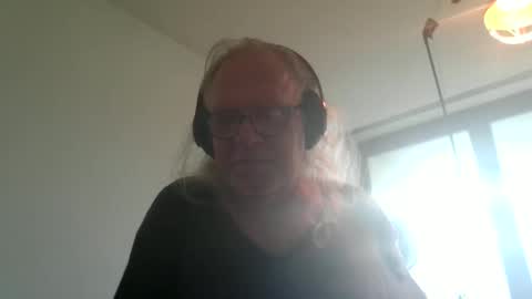 Snapshot of matthy60 chatting on 10-07-25, 06:43 Matthias online show from 10-07-25, 06:43