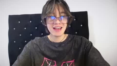 Snapshot of matti_mendez_ chatting on 07-13-26, 06:00 Matti Mendez online show from 07-13-26, 06:00