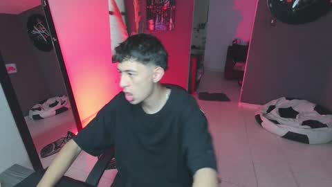 mattias     online show from 02-08-25, 06:22