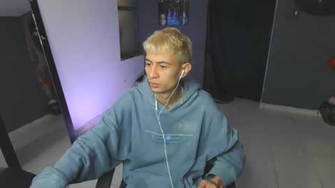 mattias     online show from 02-25-25, 06:42