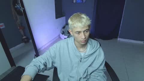 mattias     online show from 02-26-25, 01:43