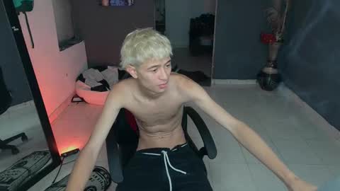 mattias     online show from 03-10-25, 06:23