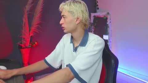 mattias     online show from 10-11-25, 04:55