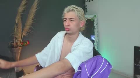 mattias     online show from 10-13-25, 05:07