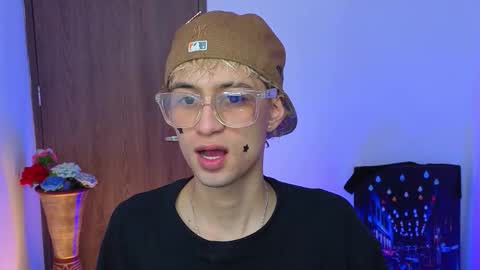 mattias     online show from 03-17-26, 05:44