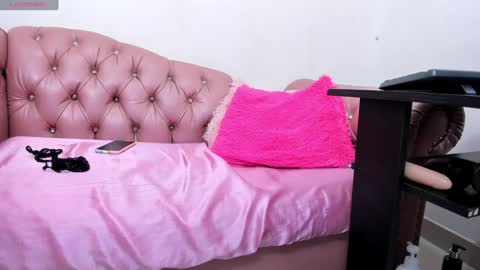 Snapshot of mature_beautiful chatting on 12-30-24, 06:49 Lucy online show from 12-30-24, 06:49