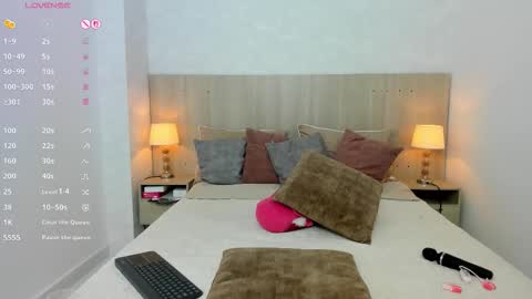 Vayolet Castro online show from 12-04-25, 11:30