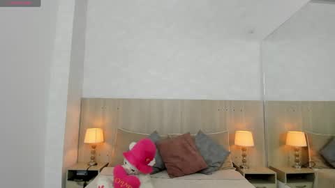 Vayolet Castro online show from 04-21-26, 11:16