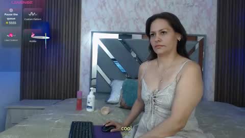 Snapshot of mature_victoriaa chatting on 10-19-25, 12:06 mature_victoriaa online show from 10-19-25, 12:06
