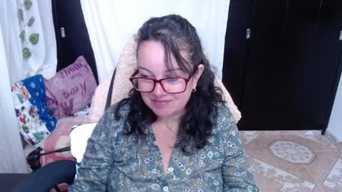 Snapshot of mature_wolf chatting on 12-18-24, 02:28 Sonia online show from 12-18-24, 02:28