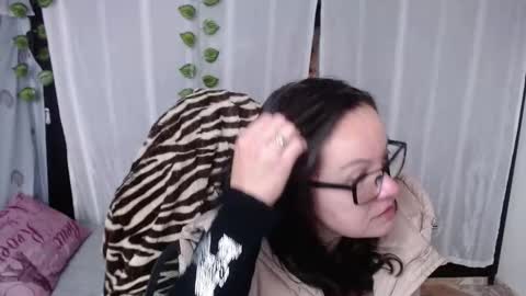 Snapshot of mature_wolf chatting on 02-11-25, 02:57 Sonia online show from 02-11-25, 02:57