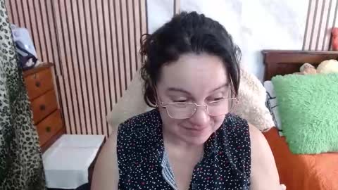 Snapshot of mature_wolf chatting on 09-19-25, 09:26 Sonia online show from 09-19-25, 09:26