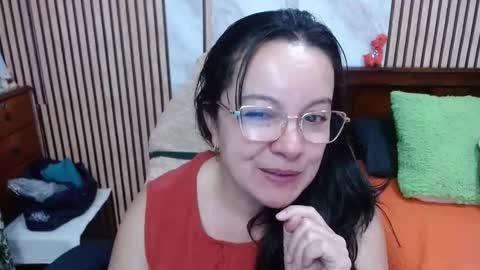 Snapshot of mature_wolf chatting on 10-15-25, 12:33 Sonia online show from 10-15-25, 12:33
