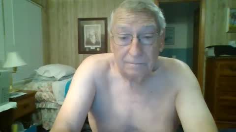 Snapshot of maturecouple1954 chatting on 09-18-25, 10:28 SXECPL55 at G mail Dot Com online show from 09-18-25, 10:28