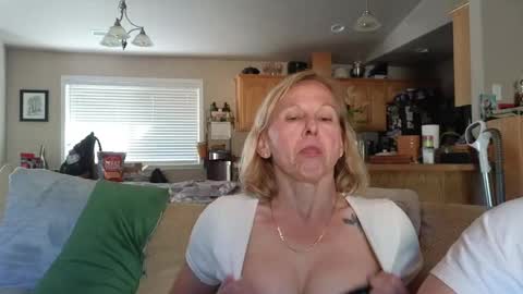 Snapshot of matureluvin chatting on 05-20-26, 01:23 JustUs online show from 05-20-26, 01:23