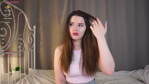 Snapshot of maudhaskell chatting on 02-13-25, 04:39 Lily online show from 02-13-25, 04:39